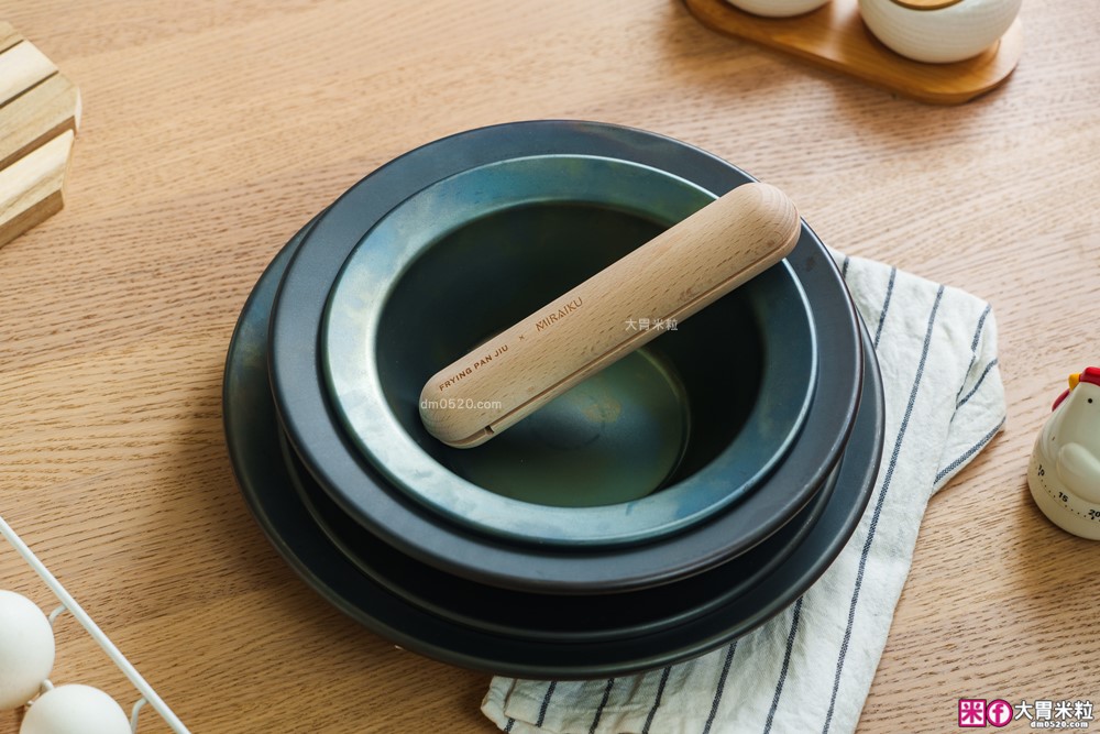 日本大阪70年鍛鐵老舖！山水「MIRAIKU黑御鍋」免開鍋/零塗層/鍋盤合一，料理秒變餐盤│日式鐵鍋推薦│露營鐵鍋推薦