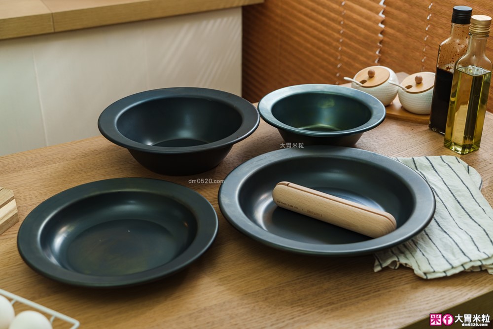 日本大阪70年鍛鐵老舖！山水「MIRAIKU黑御鍋」免開鍋/零塗層/鍋盤合一，料理秒變餐盤│日式鐵鍋推薦│露營鐵鍋推薦