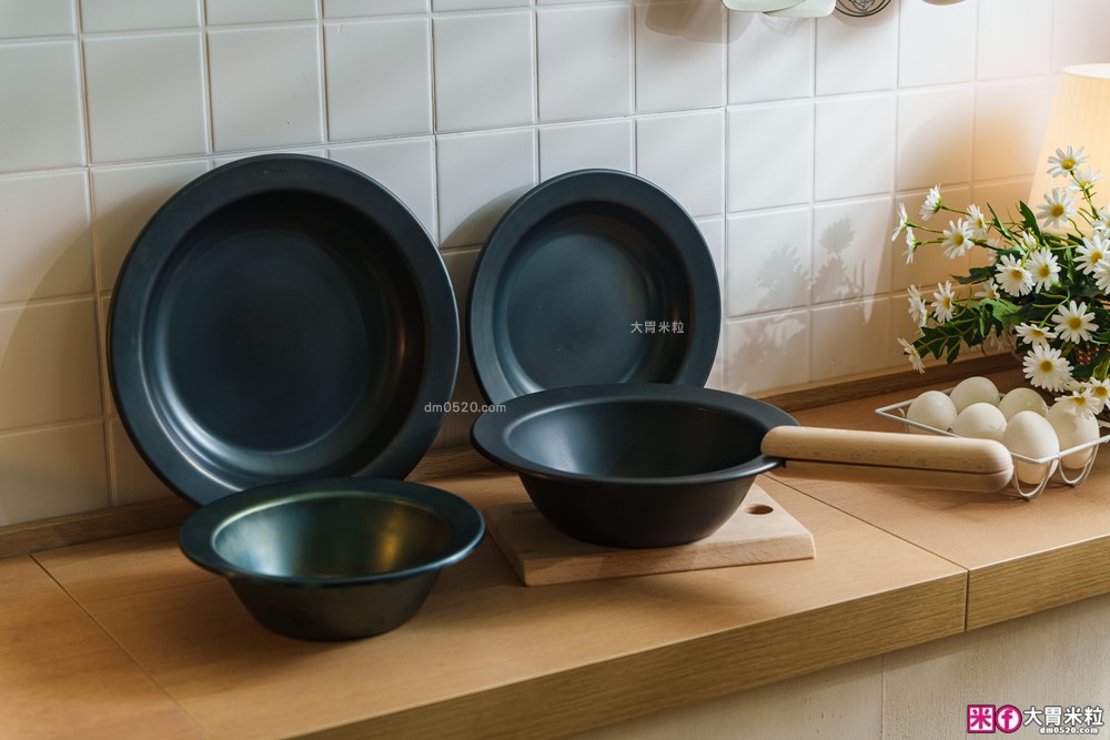 日本大阪70年鍛鐵老舖！山水「MIRAIKU黑御鍋」免開鍋/零塗層/鍋盤合一，料理秒變餐盤│日式鐵鍋推薦│露營鐵鍋推薦