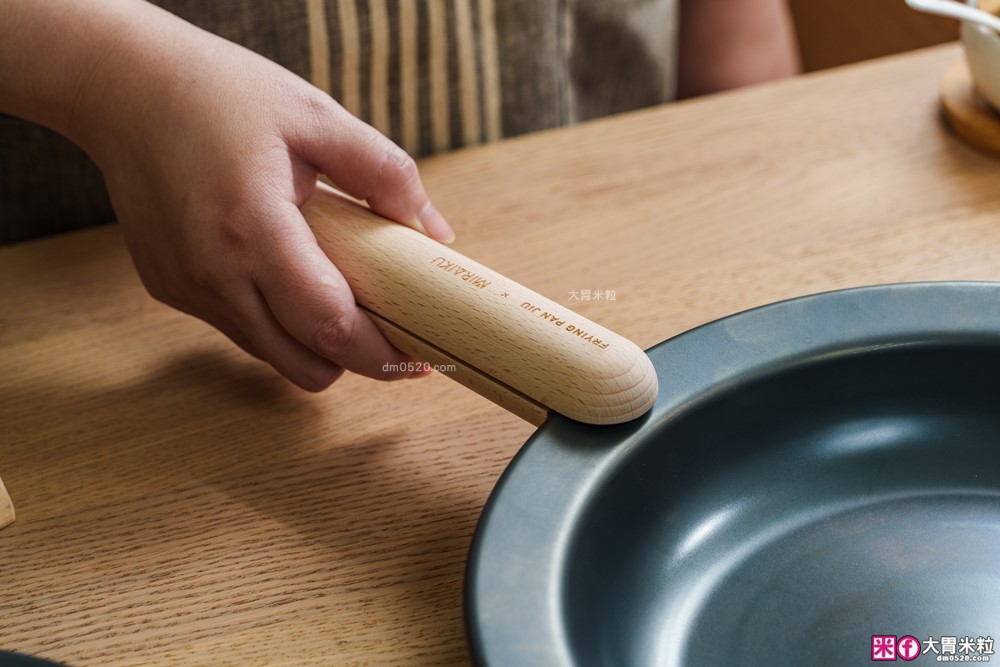 日本大阪70年鍛鐵老舖！山水「MIRAIKU黑御鍋」免開鍋/零塗層/鍋盤合一，料理秒變餐盤│日式鐵鍋推薦│露營鐵鍋推薦