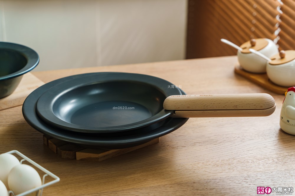 日本大阪70年鍛鐵老舖！山水「MIRAIKU黑御鍋」免開鍋/零塗層/鍋盤合一，料理秒變餐盤│日式鐵鍋推薦│露營鐵鍋推薦