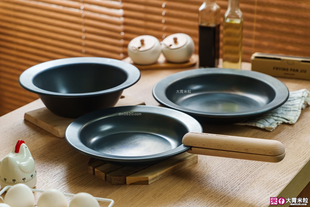 日本大阪70年鍛鐵老舖！山水「MIRAIKU黑御鍋」免開鍋/零塗層/鍋盤合一，料理秒變餐盤│日式鐵鍋推薦│露營鐵鍋推薦