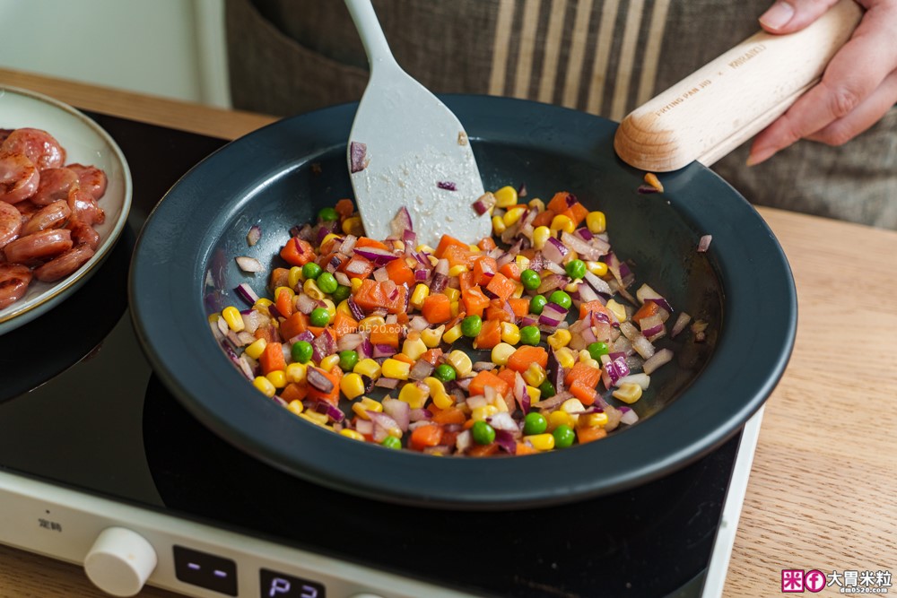 日本大阪70年鍛鐵老舖！山水「MIRAIKU黑御鍋」免開鍋/零塗層/鍋盤合一，料理秒變餐盤│日式鐵鍋推薦│露營鐵鍋推薦