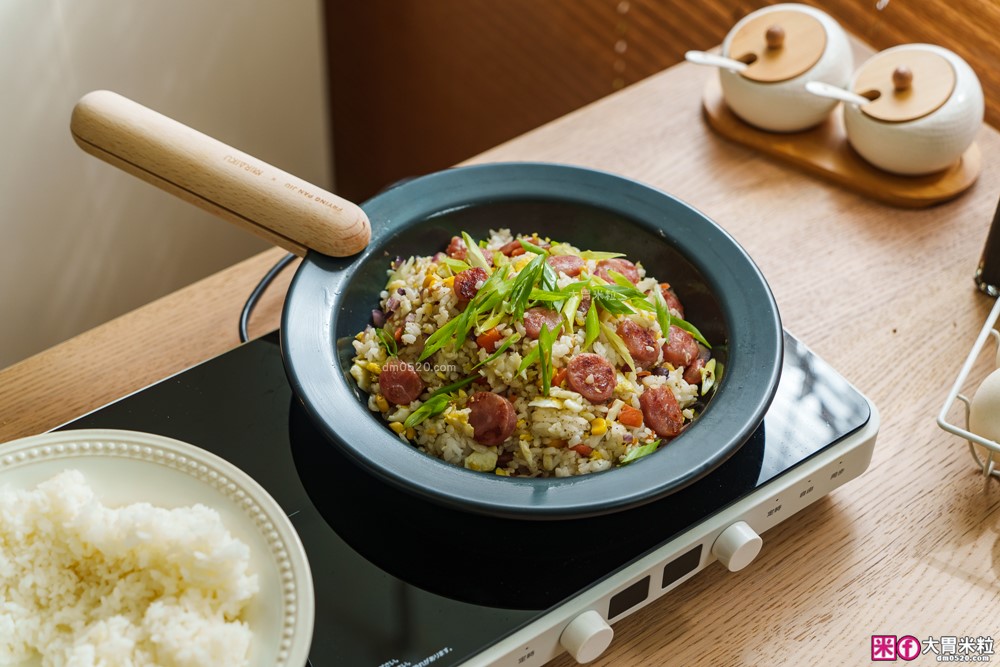 日本大阪70年鍛鐵老舖！山水「MIRAIKU黑御鍋」免開鍋/零塗層/鍋盤合一，料理秒變餐盤│日式鐵鍋推薦│露營鐵鍋推薦