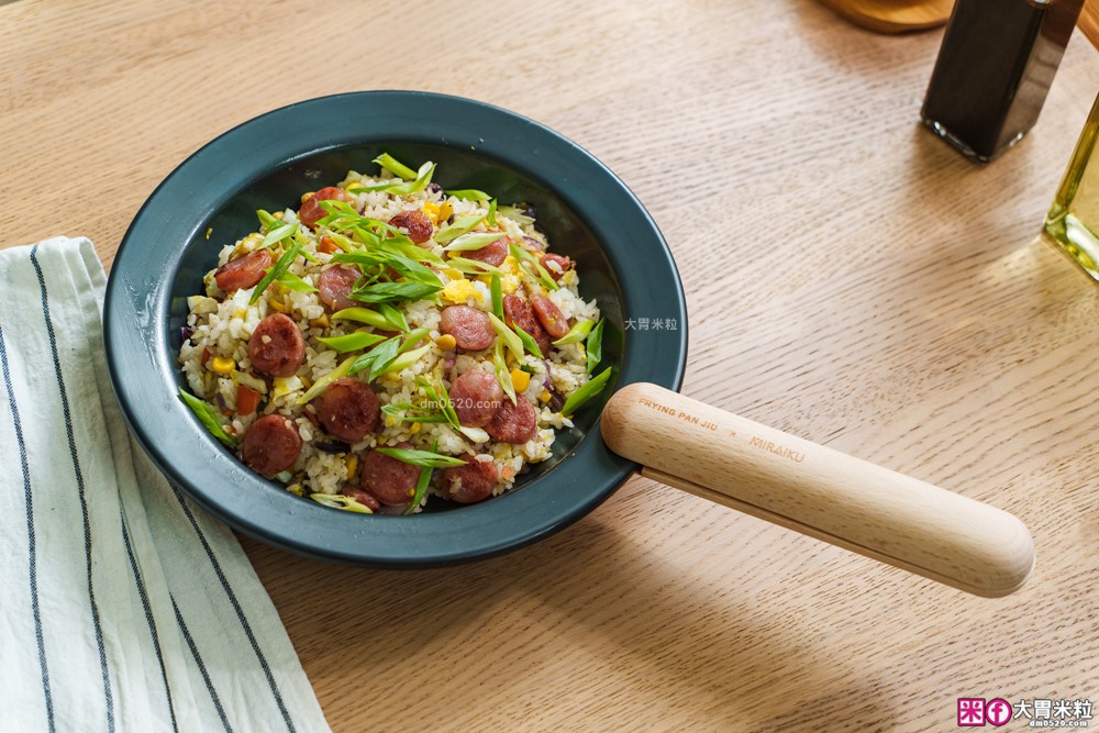 日本大阪70年鍛鐵老舖！山水「MIRAIKU黑御鍋」免開鍋/零塗層/鍋盤合一，料理秒變餐盤│日式鐵鍋推薦│露營鐵鍋推薦