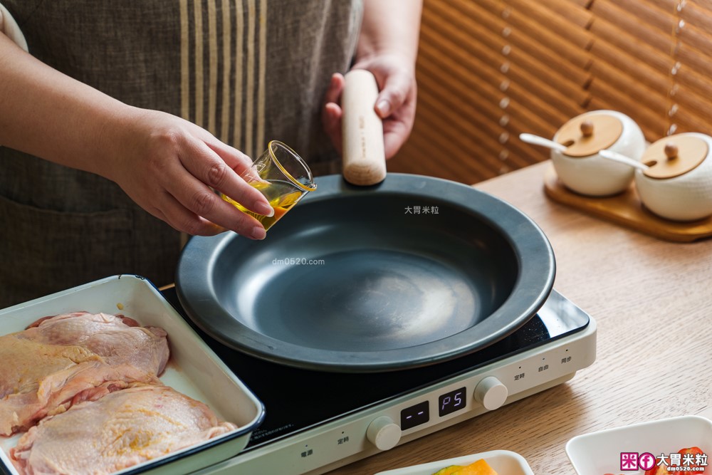 日本大阪70年鍛鐵老舖！山水「MIRAIKU黑御鍋」免開鍋/零塗層/鍋盤合一，料理秒變餐盤│日式鐵鍋推薦│露營鐵鍋推薦