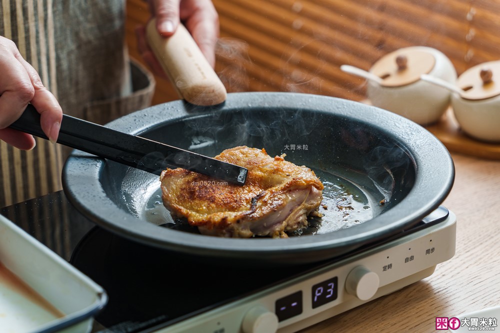 日本大阪70年鍛鐵老舖！山水「MIRAIKU黑御鍋」免開鍋/零塗層/鍋盤合一，料理秒變餐盤│日式鐵鍋推薦│露營鐵鍋推薦