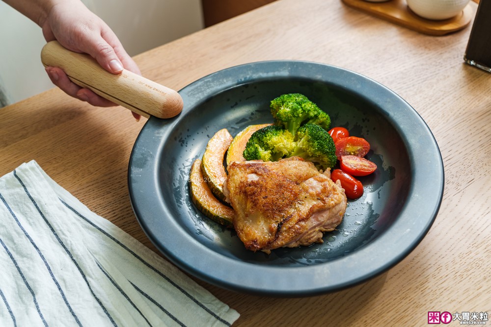 日本大阪70年鍛鐵老舖！山水「MIRAIKU黑御鍋」免開鍋/零塗層/鍋盤合一，料理秒變餐盤│日式鐵鍋推薦│露營鐵鍋推薦