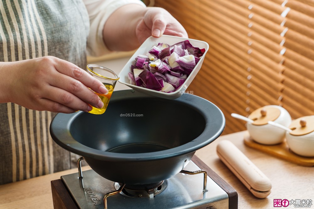 日本大阪70年鍛鐵老舖！山水「MIRAIKU黑御鍋」免開鍋/零塗層/鍋盤合一，料理秒變餐盤│日式鐵鍋推薦│露營鐵鍋推薦