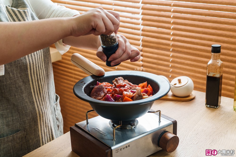 日本大阪70年鍛鐵老舖！山水「MIRAIKU黑御鍋」免開鍋/零塗層/鍋盤合一，料理秒變餐盤│日式鐵鍋推薦│露營鐵鍋推薦