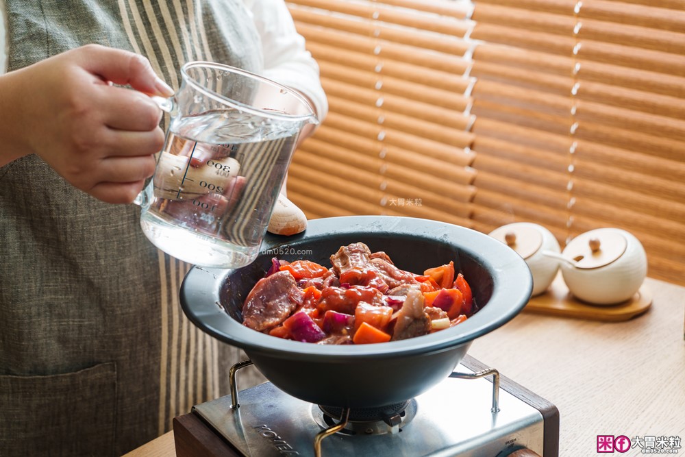 日本大阪70年鍛鐵老舖！山水「MIRAIKU黑御鍋」免開鍋/零塗層/鍋盤合一，料理秒變餐盤│日式鐵鍋推薦│露營鐵鍋推薦