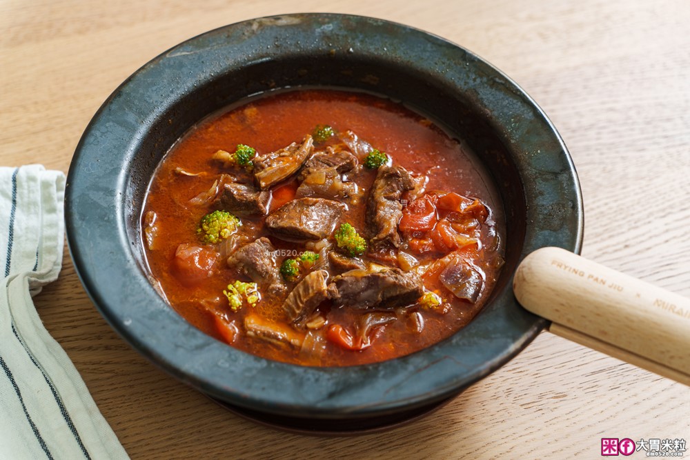 日本大阪70年鍛鐵老舖！山水「MIRAIKU黑御鍋」免開鍋/零塗層/鍋盤合一，料理秒變餐盤│日式鐵鍋推薦│露營鐵鍋推薦