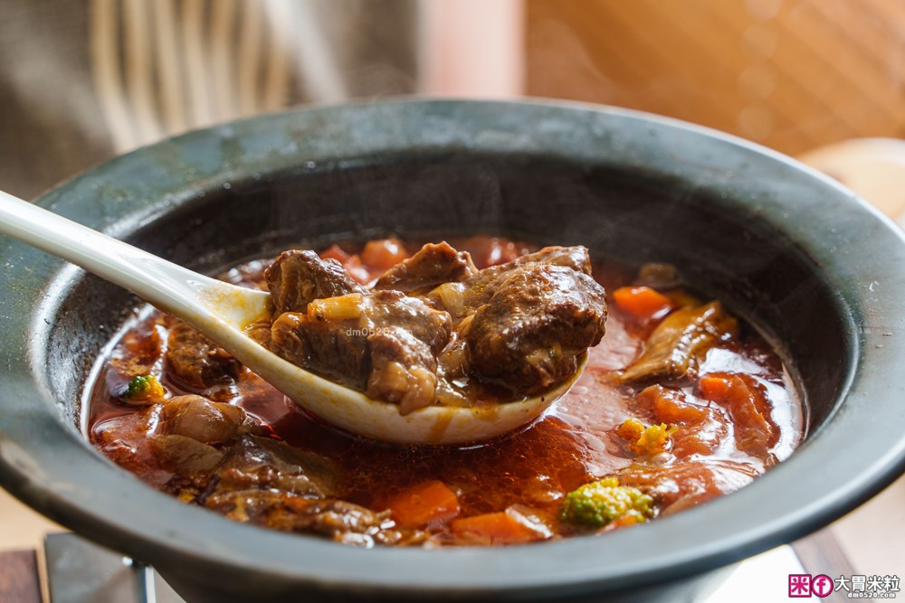 日本大阪70年鍛鐵老舖！山水「MIRAIKU黑御鍋」免開鍋/零塗層/鍋盤合一，料理秒變餐盤│日式鐵鍋推薦│露營鐵鍋推薦