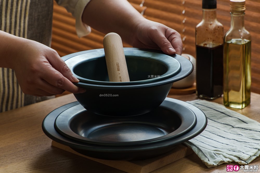 日本大阪70年鍛鐵老舖！山水「MIRAIKU黑御鍋」免開鍋/零塗層/鍋盤合一，料理秒變餐盤│日式鐵鍋推薦│露營鐵鍋推薦