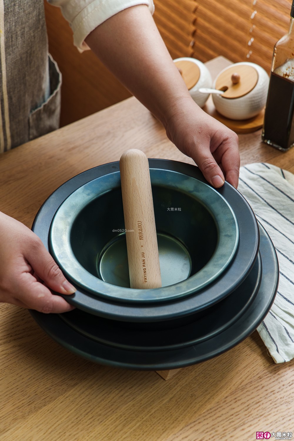 日本大阪70年鍛鐵老舖！山水「MIRAIKU黑御鍋」免開鍋/零塗層/鍋盤合一，料理秒變餐盤│日式鐵鍋推薦│露營鐵鍋推薦