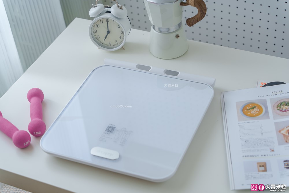 家用體脂計推薦│告別20年職災肥「decopop 家用8電極藍牙體脂計 PLUS」在家就能測專業Inbody~12秒看穿你的脂肪秘密│大胃米粒減脂好物推薦