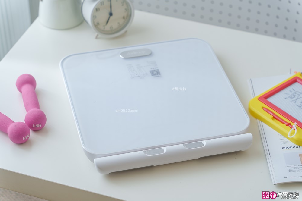 家用體脂計推薦│告別20年職災肥「decopop 家用8電極藍牙體脂計 PLUS」在家就能測專業Inbody~12秒看穿你的脂肪秘密│大胃米粒減脂好物推薦