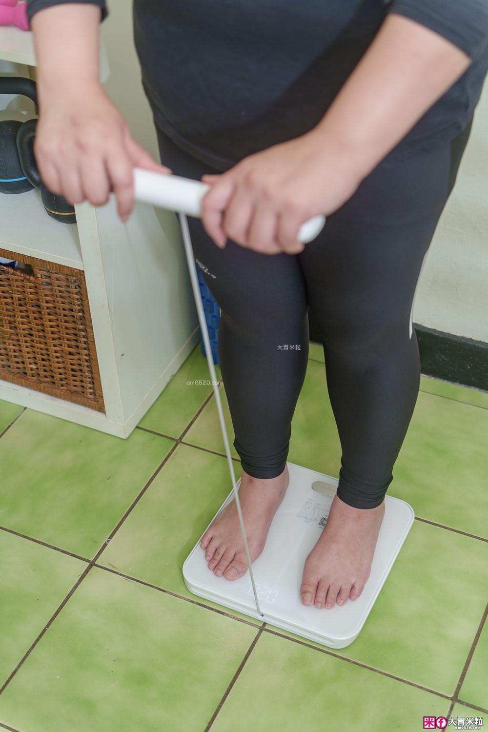 家用體脂計推薦│告別20年職災肥「decopop 家用8電極藍牙體脂計 PLUS」在家就能測專業Inbody~12秒看穿你的脂肪秘密│大胃米粒減脂好物推薦