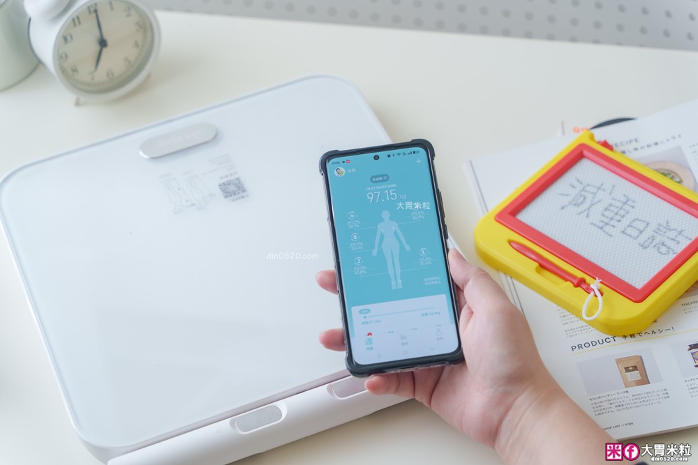 家用體脂計推薦│告別20年職災肥「decopop 家用8電極藍牙體脂計 PLUS」在家就能測專業Inbody~12秒看穿你的脂肪秘密│大胃米粒減脂好物推薦