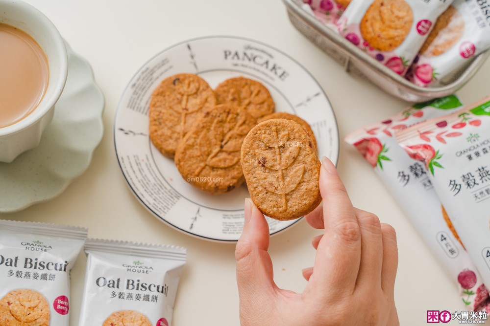Costco好市多/全家必買限定開箱「宴麥森林 多穀燕麥纖餅-莓果花園」7種莓果x天然穀纖x低卡全素~餐間補纖神級零食！