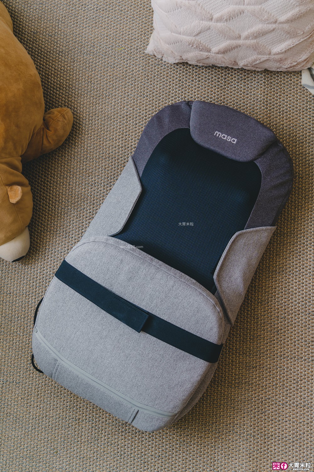 上班族肩頸酸痛救星「masa JOY PRO 智慧按摩椅墊」首創搖桿控制/揉推按擠五段力道~下班直接躺平按到爽│母親節禮物推薦│父親節禮物推薦