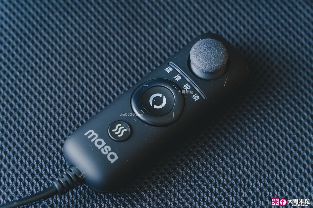 上班族肩頸酸痛救星「masa JOY PRO 智慧按摩椅墊」首創搖桿控制/揉推按擠五段力道~下班直接躺平按到爽│母親節禮物推薦│父親節禮物推薦