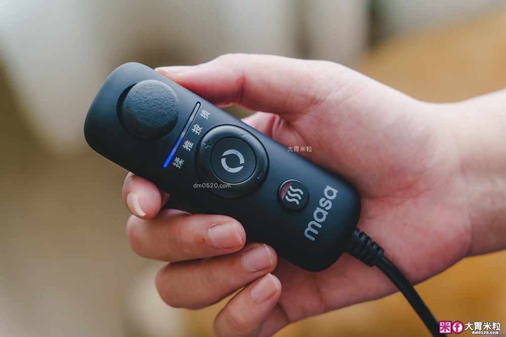 上班族肩頸酸痛救星「masa JOY PRO 智慧按摩椅墊」首創搖桿控制/揉推按擠五段力道~下班直接躺平按到爽│母親節禮物推薦│父親節禮物推薦