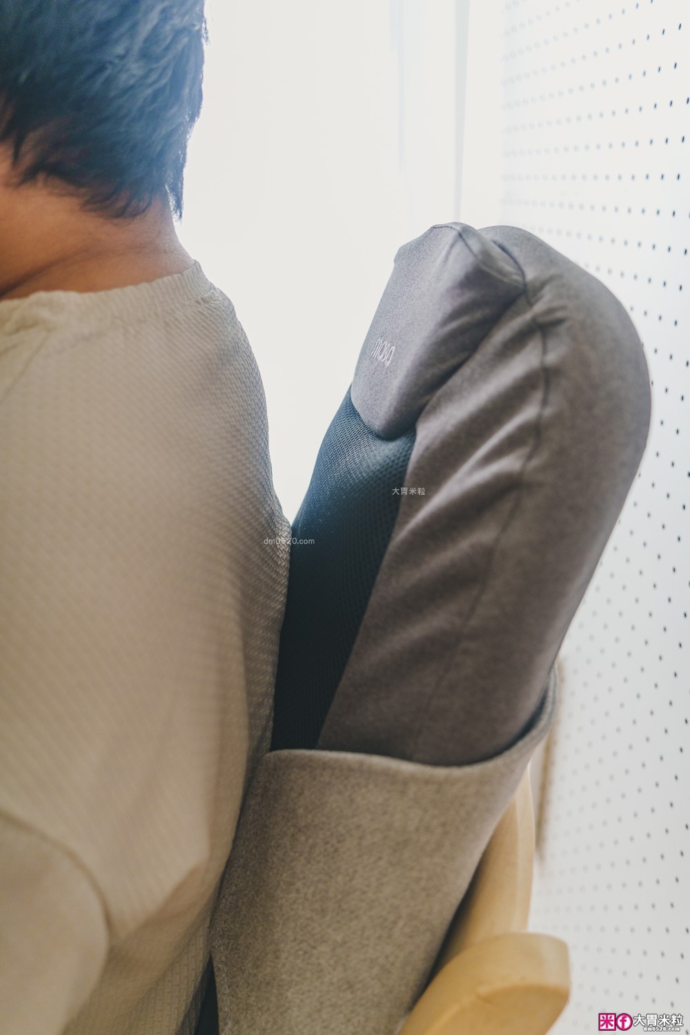 上班族肩頸酸痛救星「masa JOY PRO 智慧按摩椅墊」首創搖桿控制/揉推按擠五段力道~下班直接躺平按到爽│母親節禮物推薦│父親節禮物推薦