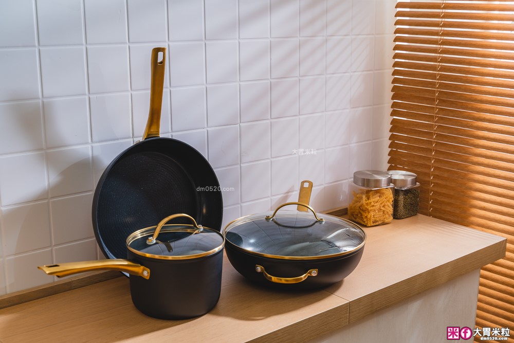 美國夢幻鍋具霸主「美亞FARBERWARE⿊⾦陶瓷不沾鍋具」三件組開箱~無PFAS/免養鍋/洗碗機也能進！