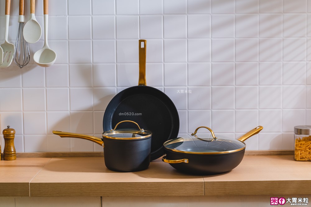 美國夢幻鍋具霸主「美亞FARBERWARE⿊⾦陶瓷不沾鍋具」三件組開箱~無PFAS/免養鍋/洗碗機也能進！