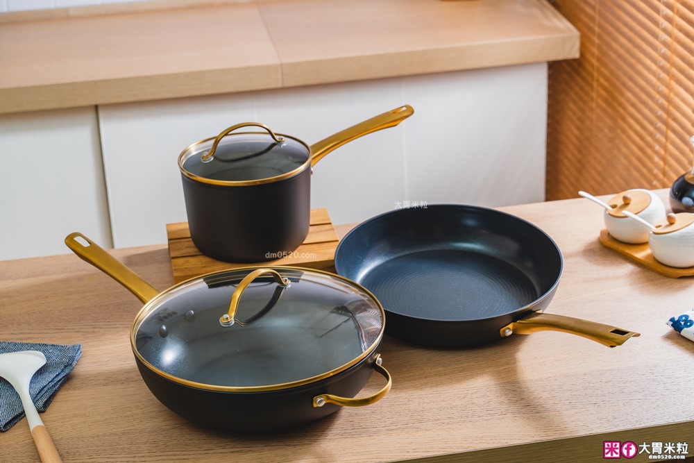 美國夢幻鍋具霸主「美亞FARBERWARE⿊⾦陶瓷不沾鍋具」三件組開箱~無PFAS/免養鍋/洗碗機也能進！