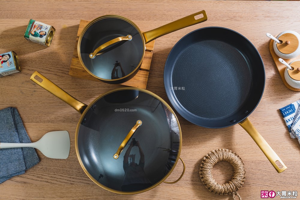 美國夢幻鍋具霸主「美亞FARBERWARE⿊⾦陶瓷不沾鍋具」三件組開箱~無PFAS/免養鍋/洗碗機也能進！
