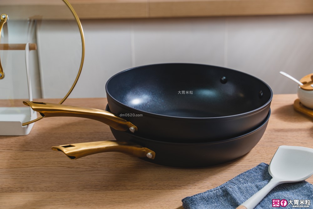 美國夢幻鍋具霸主「美亞FARBERWARE⿊⾦陶瓷不沾鍋具」三件組開箱~無PFAS/免養鍋/洗碗機也能進！