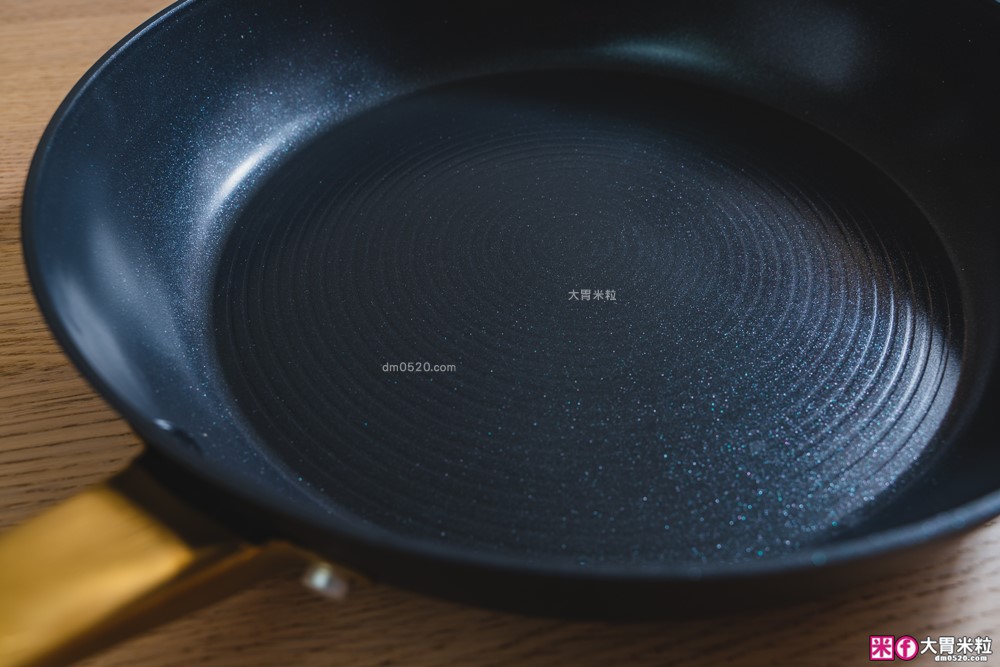 美國夢幻鍋具霸主「美亞FARBERWARE⿊⾦陶瓷不沾鍋具」三件組開箱~無PFAS/免養鍋/洗碗機也能進！