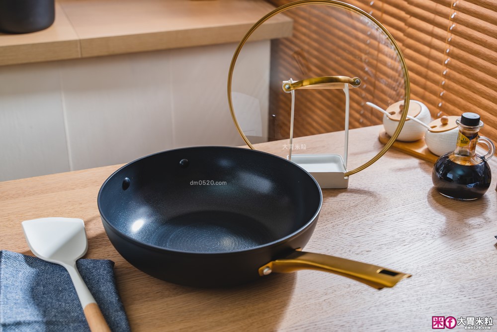 美國夢幻鍋具霸主「美亞FARBERWARE⿊⾦陶瓷不沾鍋具」三件組開箱~無PFAS/免養鍋/洗碗機也能進！