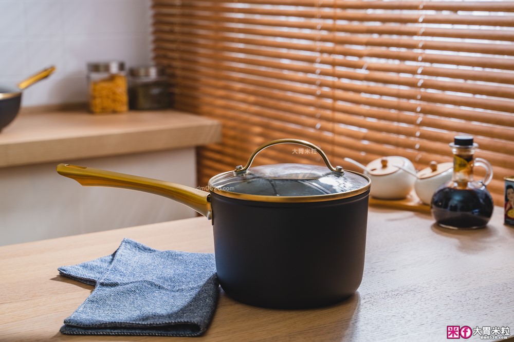 美國夢幻鍋具霸主「美亞FARBERWARE⿊⾦陶瓷不沾鍋具」三件組開箱~無PFAS/免養鍋/洗碗機也能進！