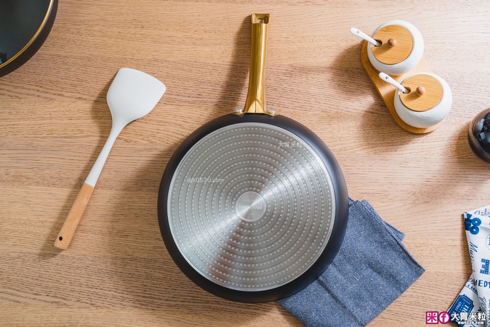 美國夢幻鍋具霸主「美亞FARBERWARE⿊⾦陶瓷不沾鍋具」三件組開箱~無PFAS/免養鍋/洗碗機也能進！