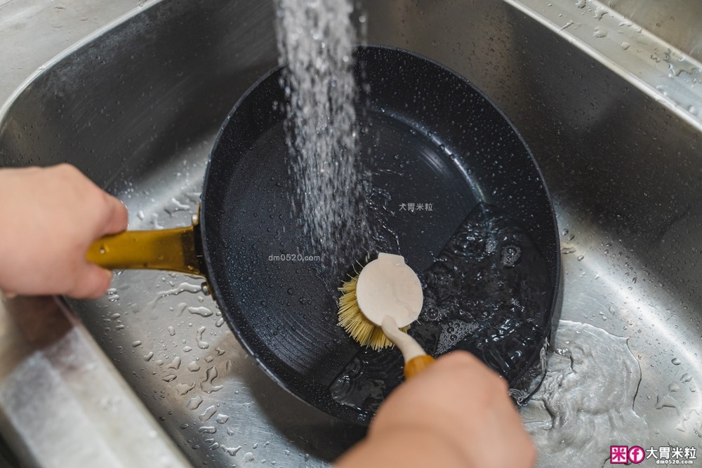 美國夢幻鍋具霸主「美亞FARBERWARE⿊⾦陶瓷不沾鍋具」三件組開箱~無PFAS/免養鍋/洗碗機也能進！