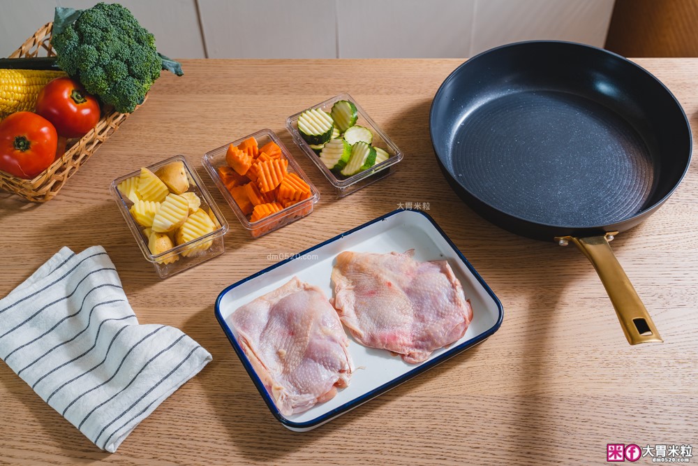 美國夢幻鍋具霸主「美亞FARBERWARE⿊⾦陶瓷不沾鍋具」三件組開箱~無PFAS/免養鍋/洗碗機也能進！