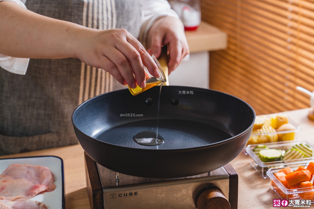 美國夢幻鍋具霸主「美亞FARBERWARE⿊⾦陶瓷不沾鍋具」三件組開箱~無PFAS/免養鍋/洗碗機也能進！