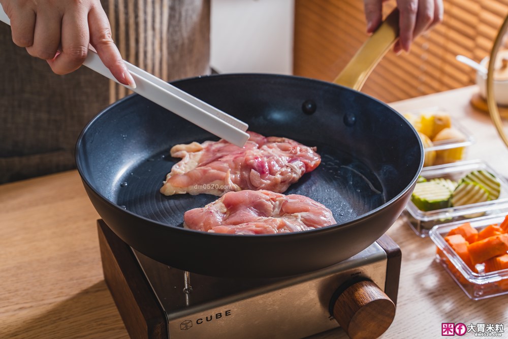 美國夢幻鍋具霸主「美亞FARBERWARE⿊⾦陶瓷不沾鍋具」三件組開箱~無PFAS/免養鍋/洗碗機也能進！