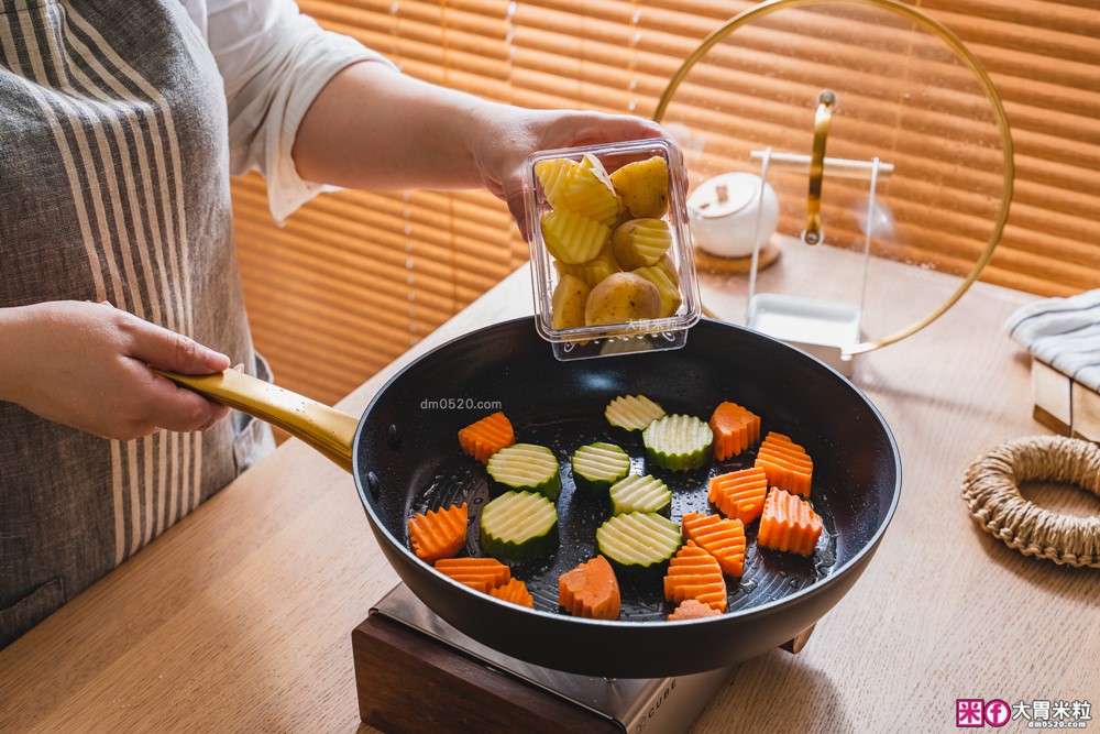 美國夢幻鍋具霸主「美亞FARBERWARE⿊⾦陶瓷不沾鍋具」三件組開箱~無PFAS/免養鍋/洗碗機也能進！