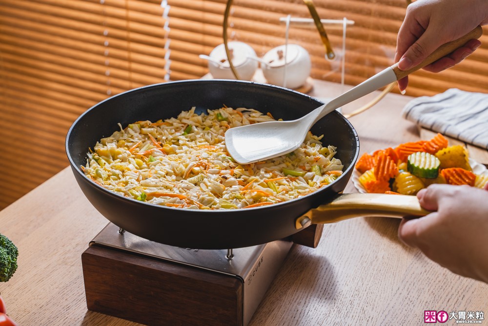 美國夢幻鍋具霸主「美亞FARBERWARE⿊⾦陶瓷不沾鍋具」三件組開箱~無PFAS/免養鍋/洗碗機也能進！