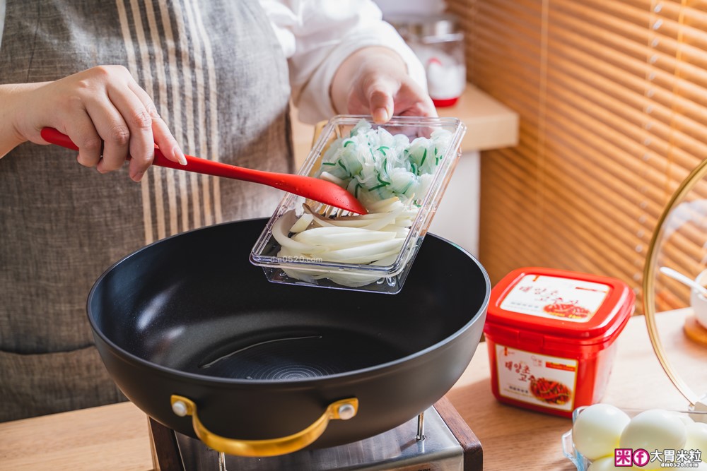 美國夢幻鍋具霸主「美亞FARBERWARE⿊⾦陶瓷不沾鍋具」三件組開箱~無PFAS/免養鍋/洗碗機也能進！