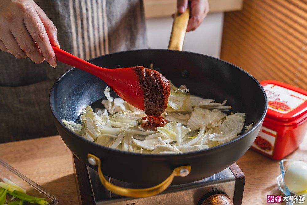 美國夢幻鍋具霸主「美亞FARBERWARE⿊⾦陶瓷不沾鍋具」三件組開箱~無PFAS/免養鍋/洗碗機也能進！