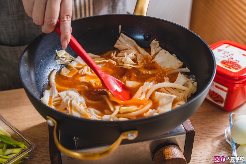 美國夢幻鍋具霸主「美亞FARBERWARE⿊⾦陶瓷不沾鍋具」三件組開箱~無PFAS/免養鍋/洗碗機也能進！