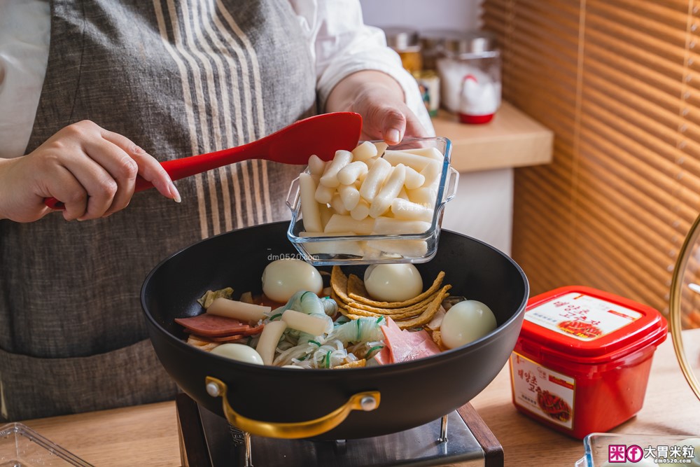 美國夢幻鍋具霸主「美亞FARBERWARE⿊⾦陶瓷不沾鍋具」三件組開箱~無PFAS/免養鍋/洗碗機也能進！