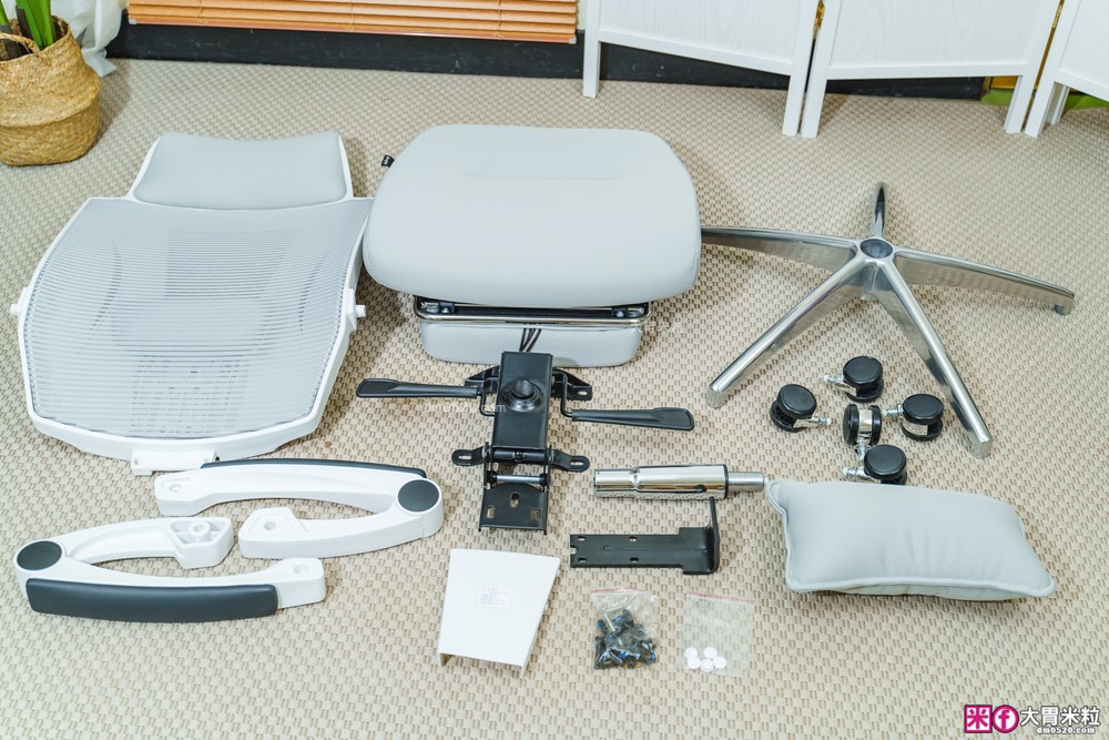 辦公室久坐救星「decopop Fit Body記憶人體工學椅」全身多點包覆支撐~腰痠不痛、辦公午睡一椅搞定