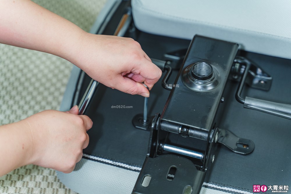 辦公室久坐救星「decopop Fit Body記憶人體工學椅」全身多點包覆支撐~腰痠不痛、辦公午睡一椅搞定