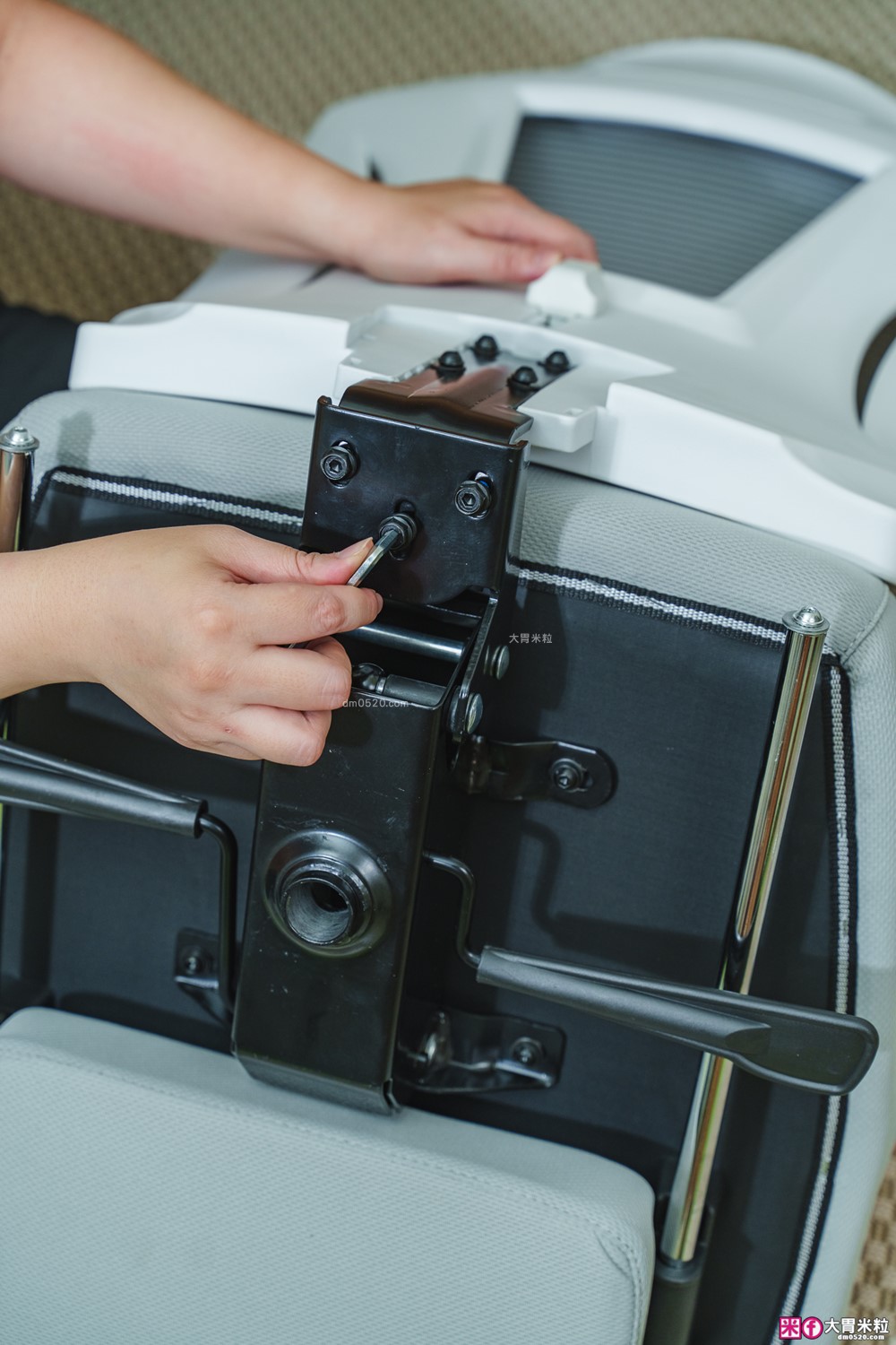 辦公室久坐救星「decopop Fit Body記憶人體工學椅」全身多點包覆支撐~腰痠不痛、辦公午睡一椅搞定